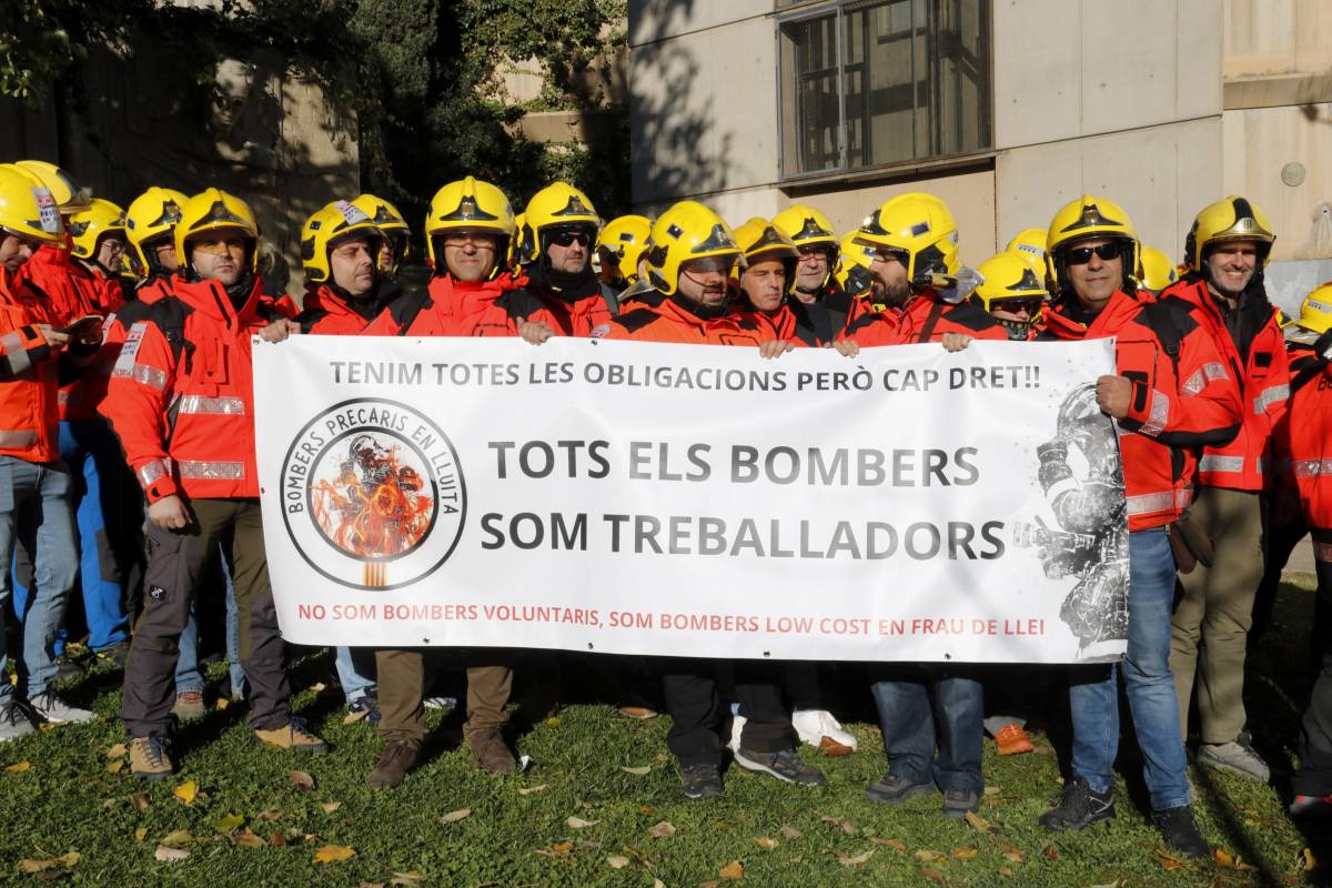 110 bombers voluntaris de Lleida porten la Generalitat als tribunals per reclamar drets laborals