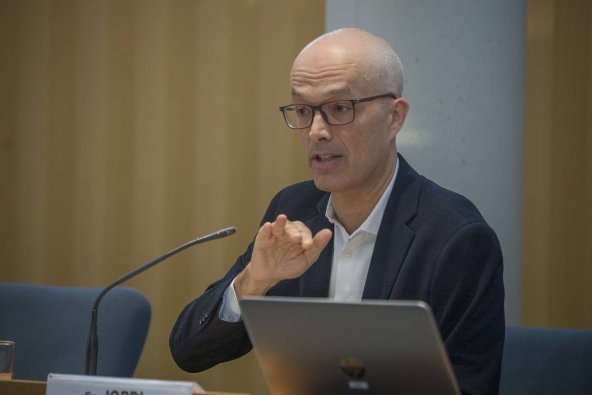  Jordi Torrent, cap d’Estratègia del Port de Barcelona i secretari general de MedPorts, durant la seva intervenció - Nebridi Aróztegui