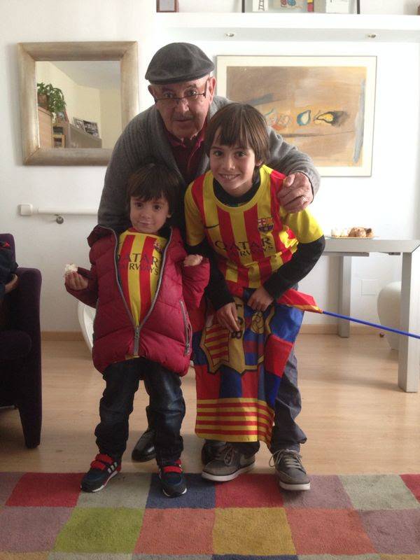 El Martí, a baix a l`esquerra, amb el seu cosí i el seu avi.