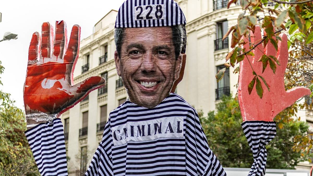 El setge a Mazón posa el focus en els 37 minuts crítics després del llarg àpat al Ventorro