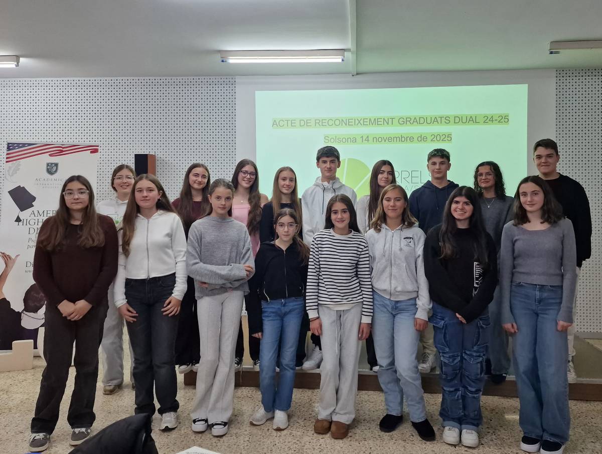 Acte de reconeixement als graduats de Batxillerat Dual a l’Escola Arrels