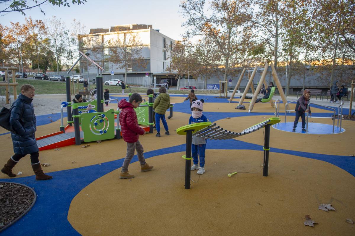 Terrassa inaugura el seu primer parc infantil totalment inclusiu