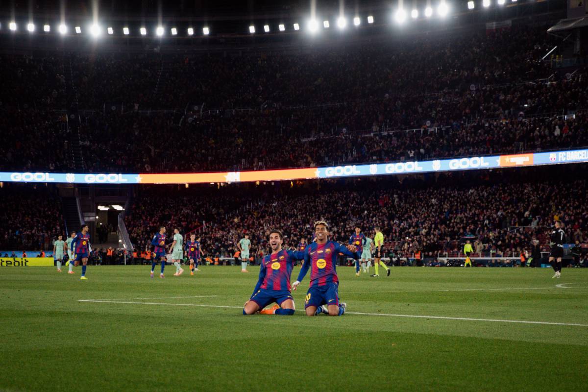 El retorn al Camp Nou, vist per tres generacions de socis: «És un sentiment que va més enllà del futbol»