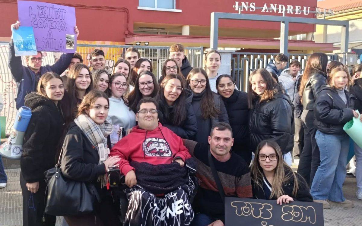 Indignació al Vendrell per la retirada de la vetlladora a un alumne amb tetraplegia