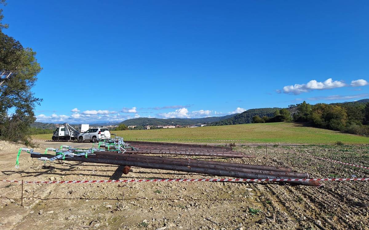 Endesa renova 250 suports de mitjana tensió al Bages i al Moianès