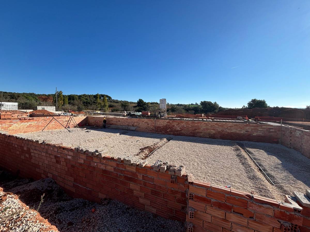 Obres a la nova piscina d`estiu de Castellar, prevista el 2026