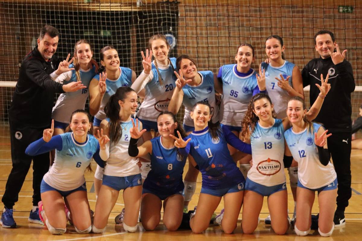 Les jugadores del CNS, després de sumar una nova victòria - CEDIDA Les jugadores del CNS, després de sumar una nova victòria