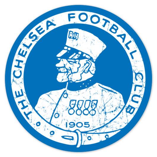 Una de les variants de l’escut del Chelsea entre 1905 i 1952, amb la imatge d’un «Chelsea pensioner» al bell mig - Wikimedia Commons