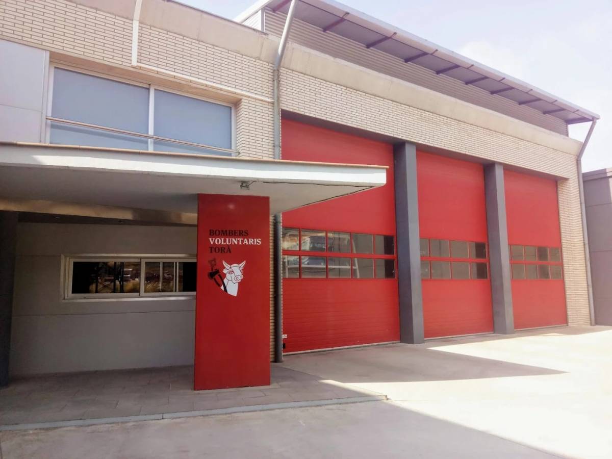 Nous vehicles per als parcs de bombers de Torà i Sant Llorenç de Morunys 