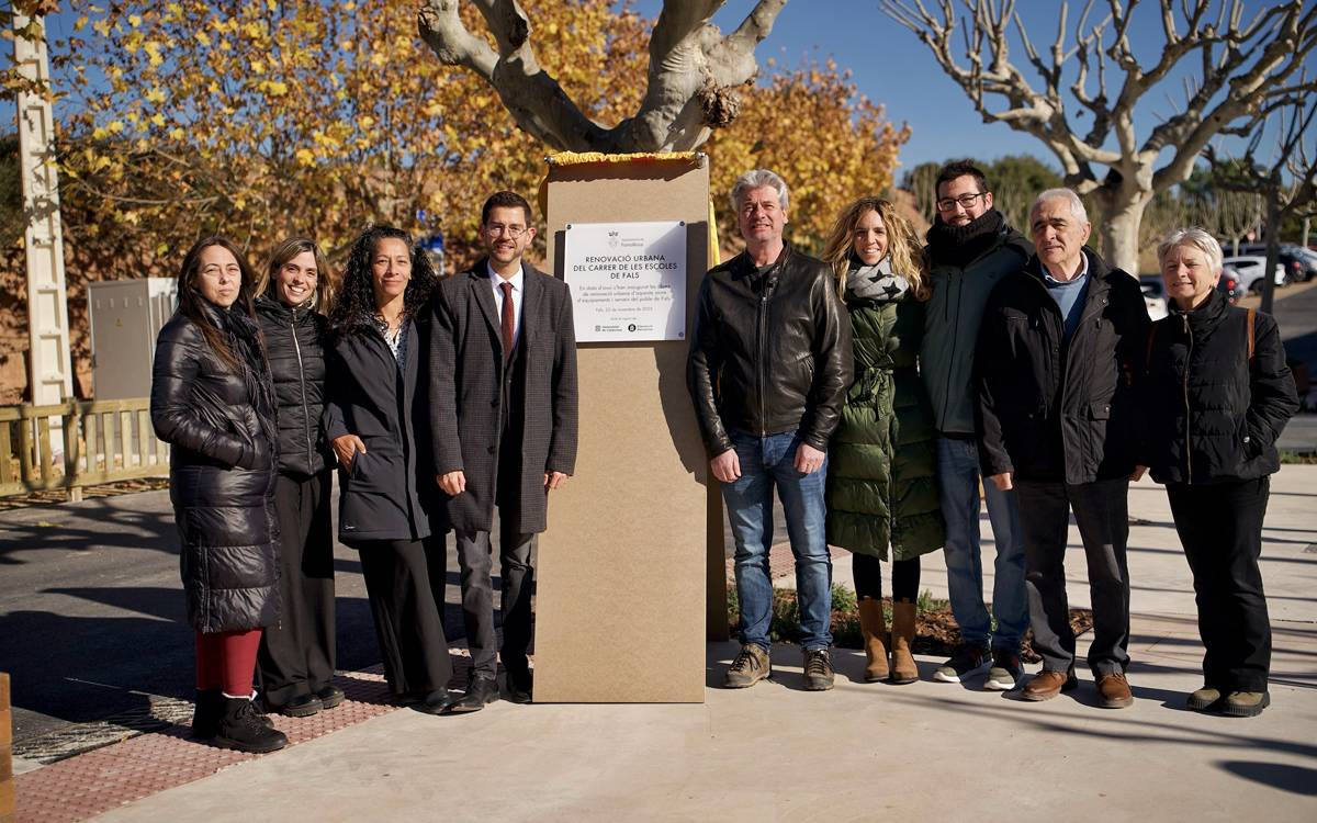 Fals estrena la transformació del carrer de les Escoles