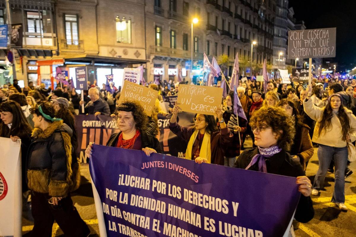 Més pancartes durant la marxa pel 25-N