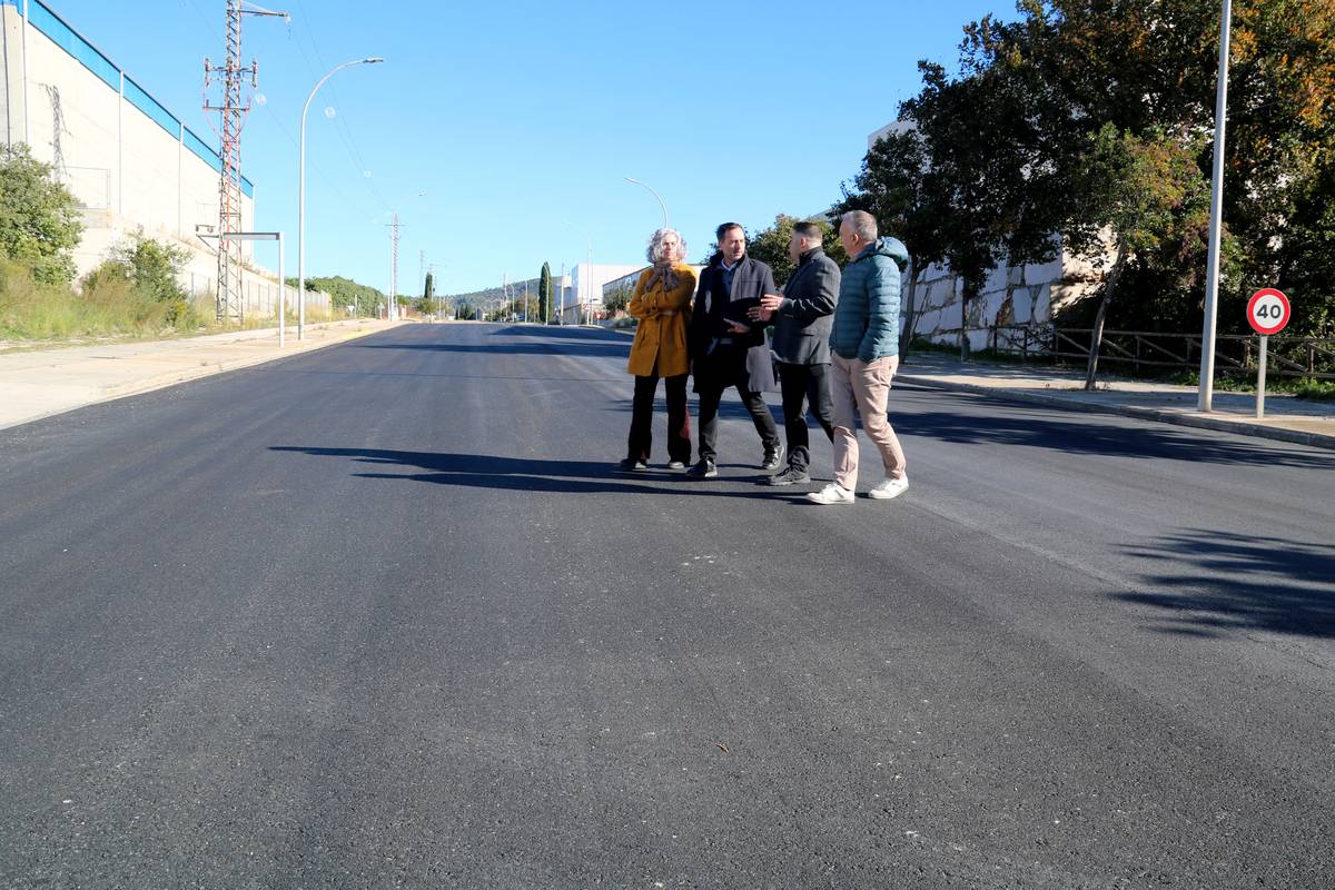 Tortosa millora el paviment i renova l'enllumenat públic del polígon Baix Ebre