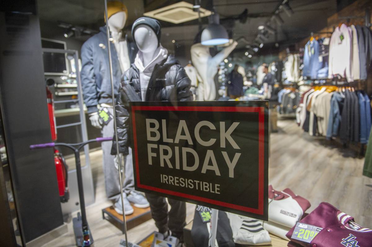 La clau de l'èxit del Black Friday: “Comprem per por de perdre una oportunitat i no per necessitat”