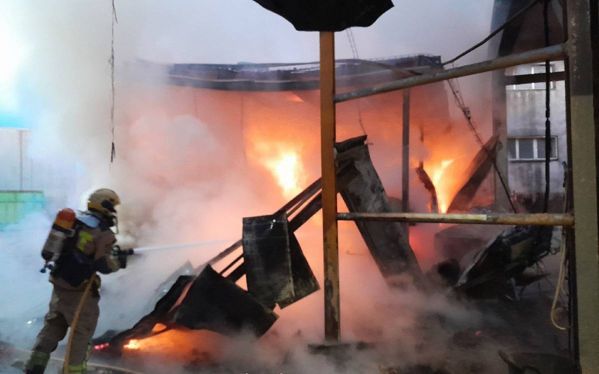 Incendi en una nau de Sant Pere de Torelló
