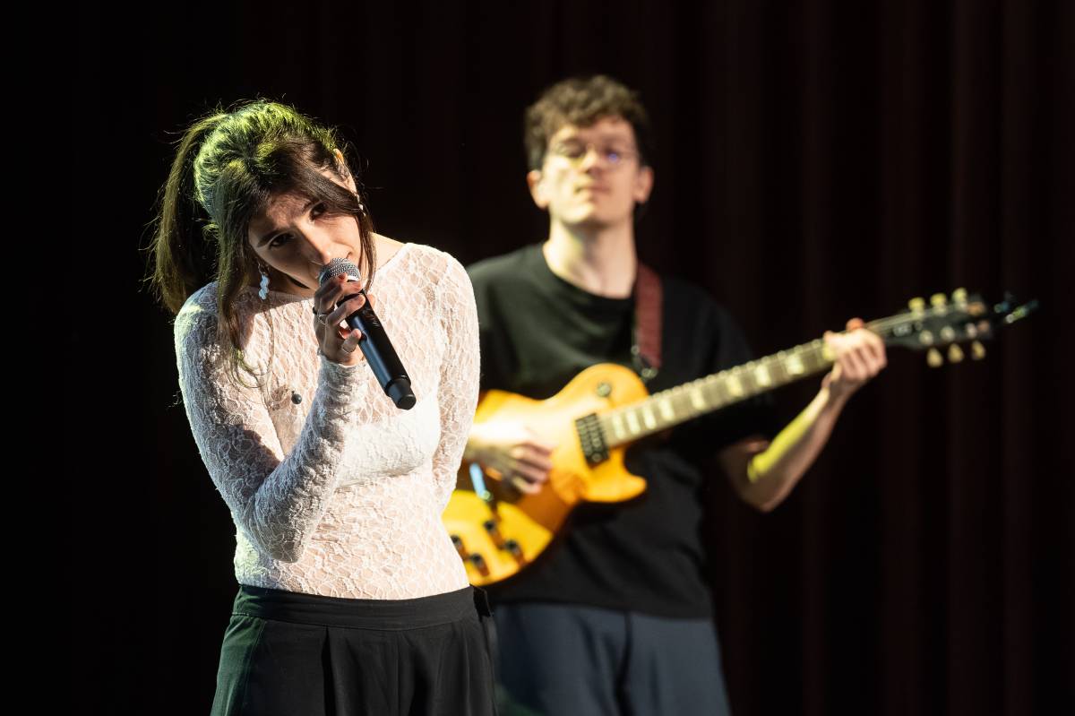 Actuació musical a càrrec de Bru - Ricard Novella