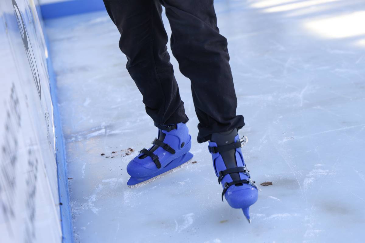 Sabadell estrena la pista de patinatge sobre gel: consulta els horaris