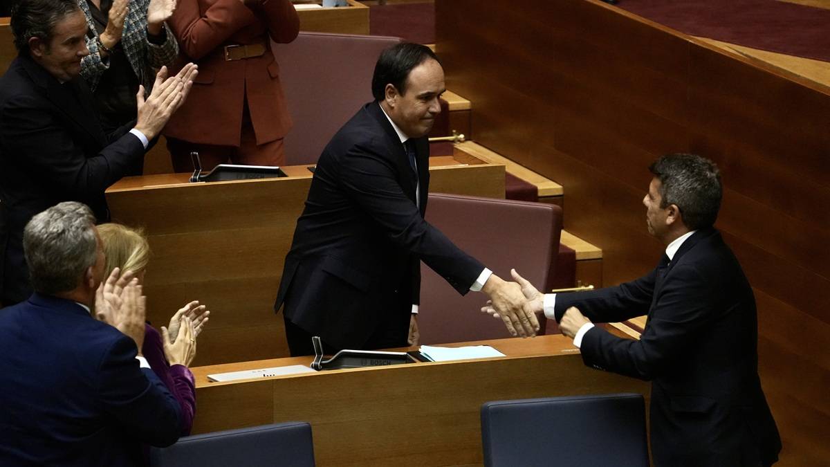 Vox salva el PP al País Valencià: les cessions de Pérez Llorca als ultres per ser president