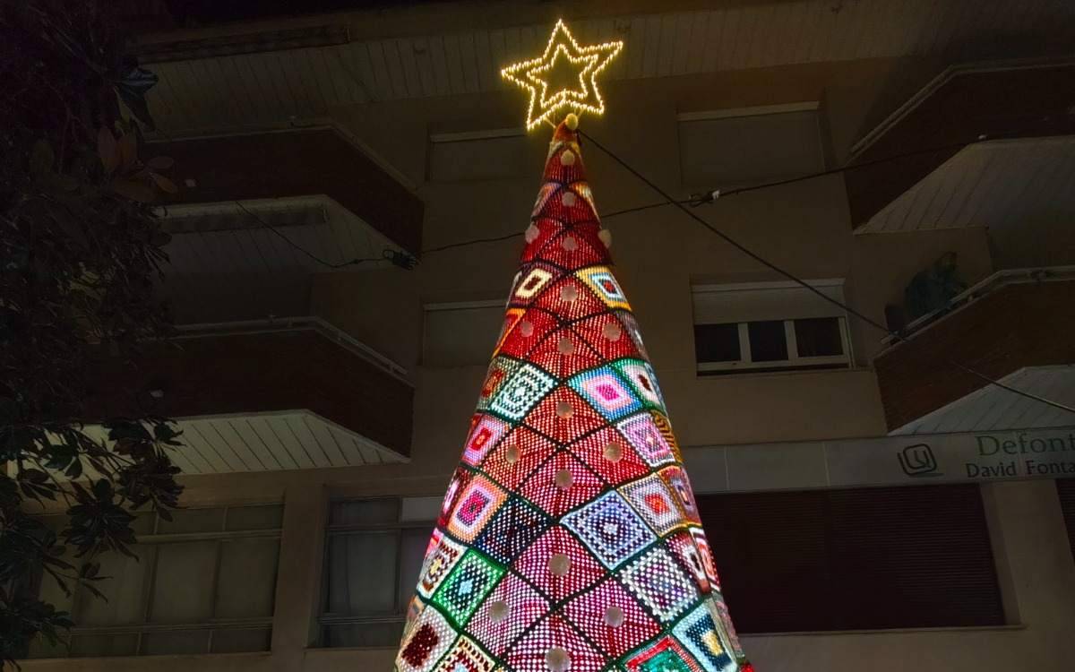 Salou estrena aquest Nadal l'arbre de ganxet gegant, el més gran de Catalunya 