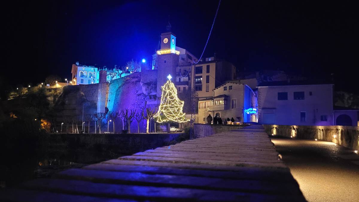 La il·luminació del nucli històric, vista des del Pont Vell, l`any 2024 - Lídia López La il·luminació del nucli històric, vista des del Pont Vell, l`any 2024