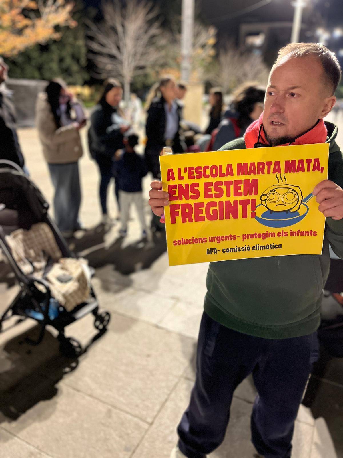 Manifestació a les portes del ple de Barberà - Cedida (Cápsula Cápsula)
