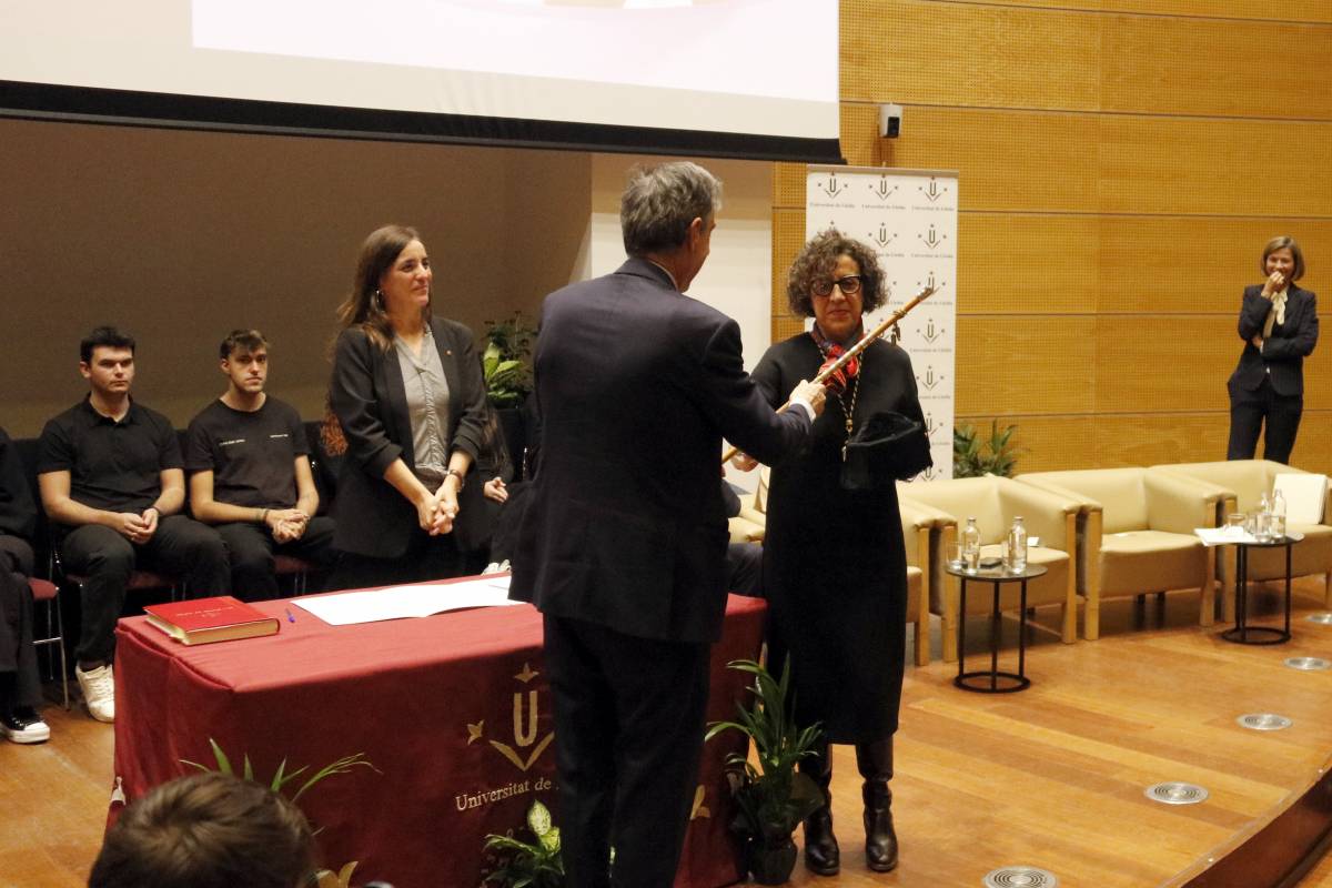 Maria Àngels Balsells pren possessió com a primera dona rectora de la UdL