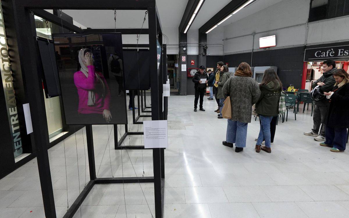 L'estació d'autobusos de Tarragona acull una exposició del reconegut fotògraf Santi Donaire