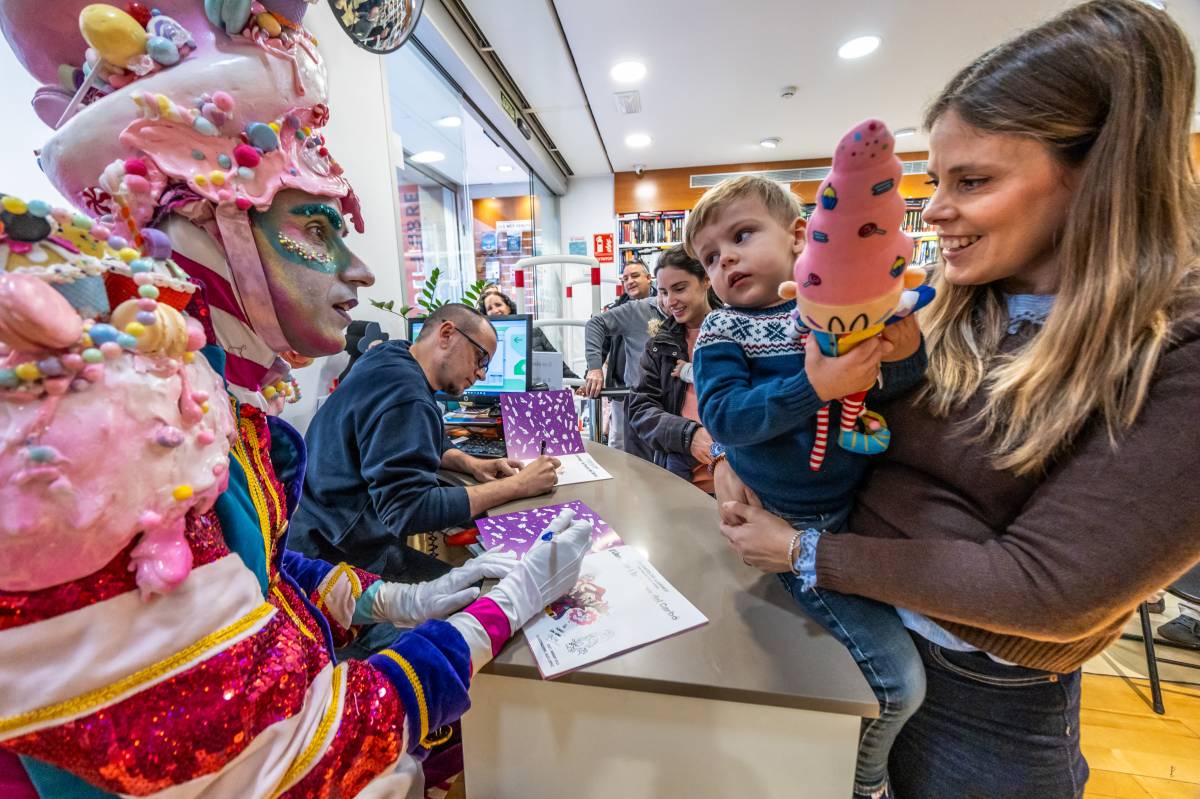 La febre del Llaminer arriba a la Llar del Llibre - JUANMA PELÁEZ La febre del Llaminer arriba a la Llar del Llibre