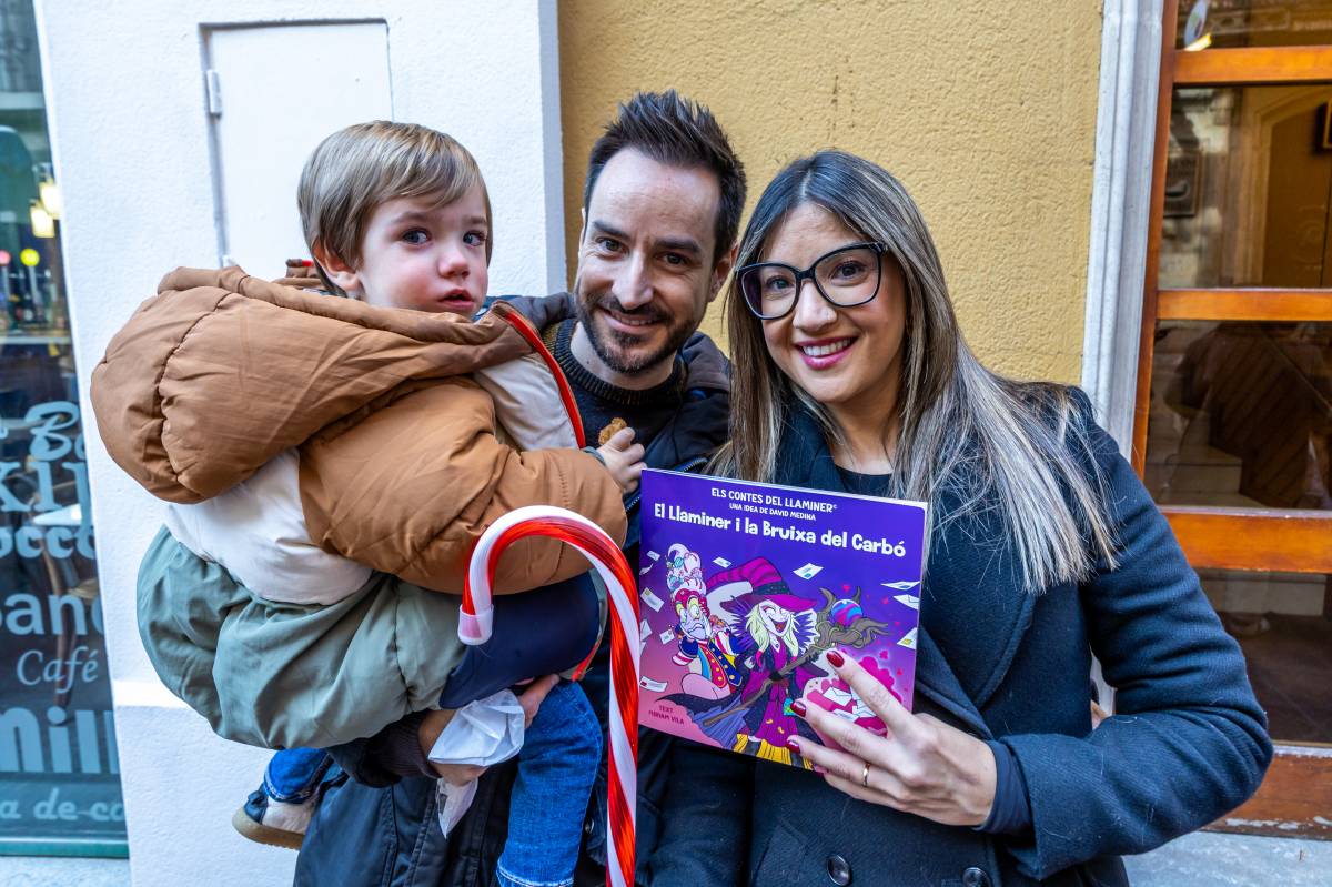 Mireia Pérez amb la seva família - JUANMA PELÁEZ Mireia Pérez amb la seva família