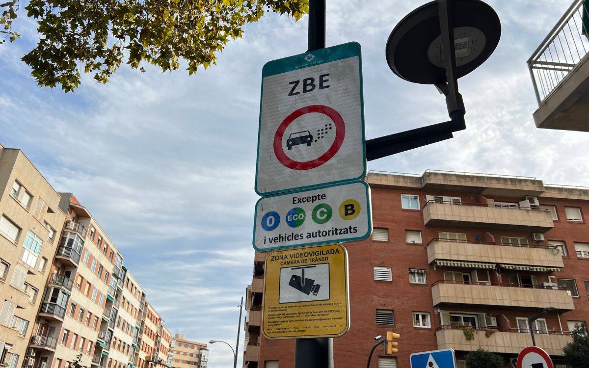 La Zona de Baixes Emissions ja està implantada a Reus: preocupació entre els botiguers