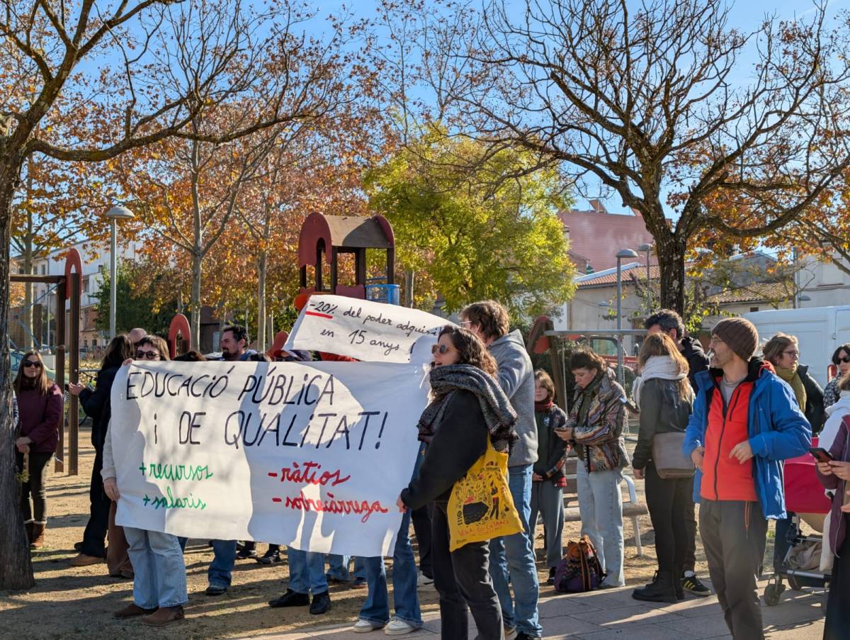 Una protesta a Cardedeu exigeix millores educatives davant la consellera Niubó
