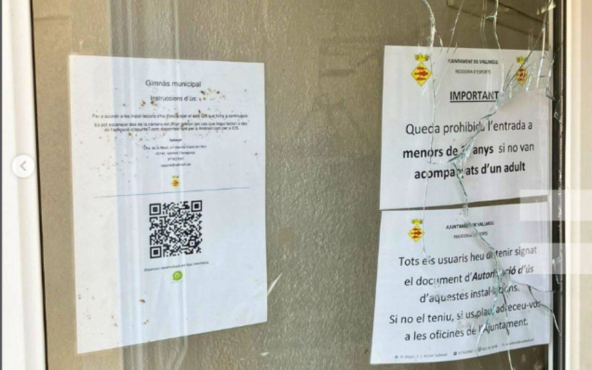 Indignació a Vallmoll per un cap de setmana ple de vandalisme al Castell, el gimnàs i el Centre Cultural