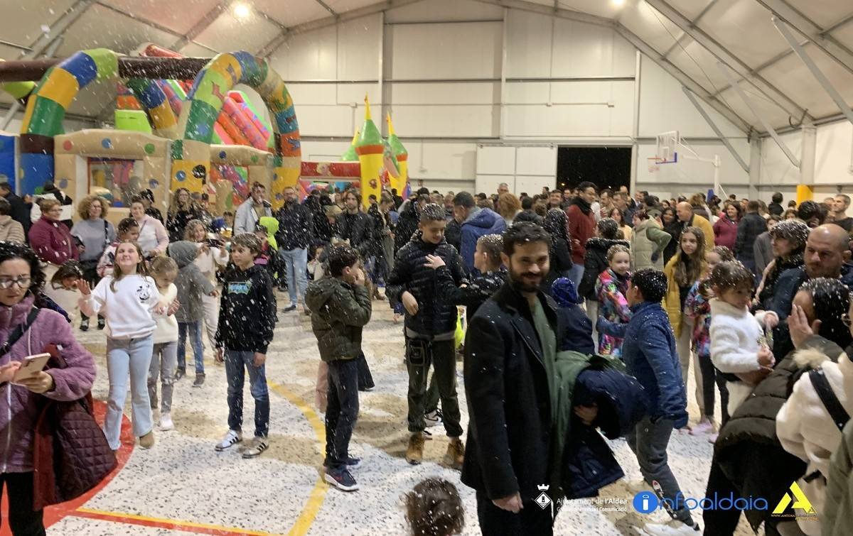 L'Aldea dona la benvinguda al Nadal amb la tradicional encesa de llums