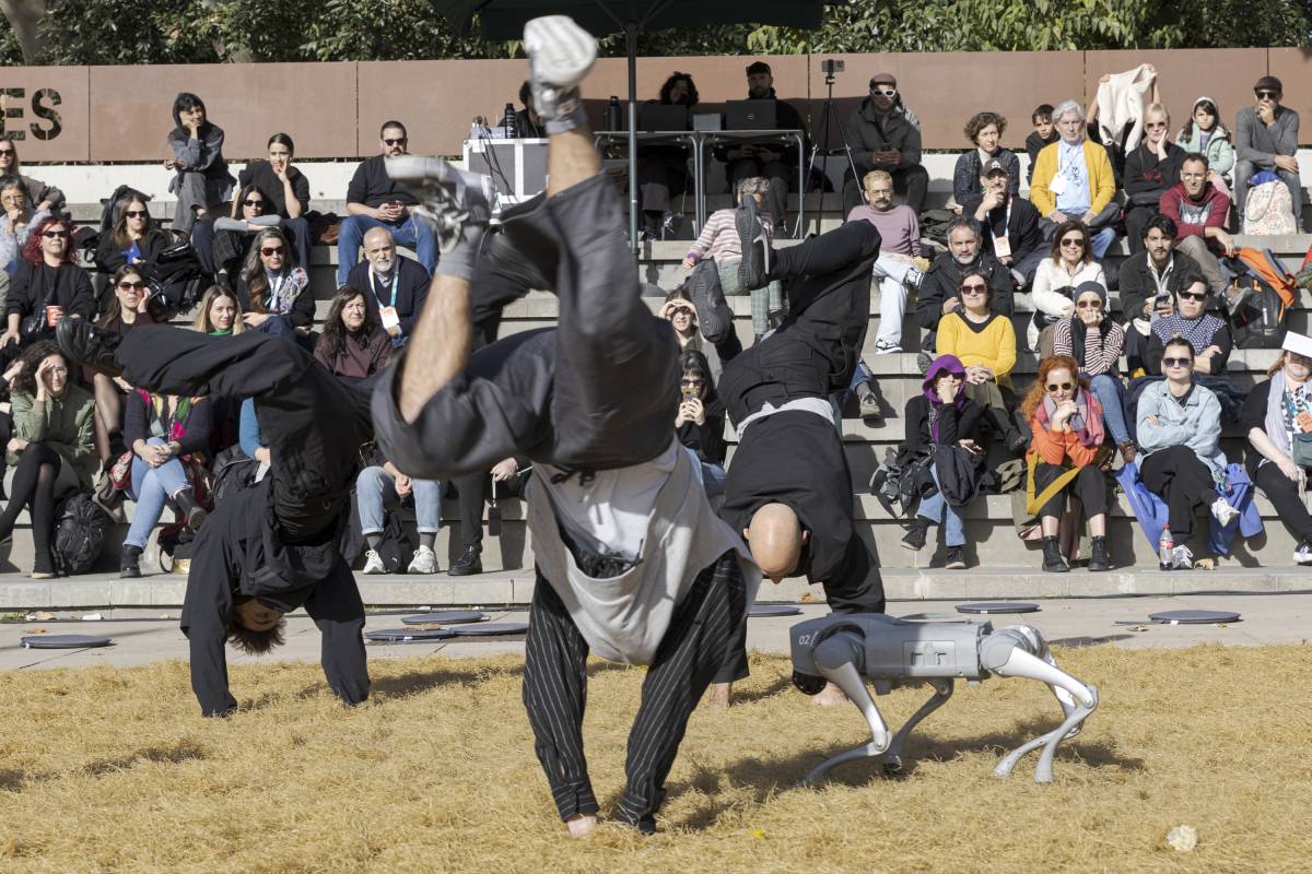L`obra "Famulus 4.0" va ser un dels espectacles de carrer de CataLANDance - Lluís Clotet L`obra "Famulus 4.0" va ser un dels espectacles de carrer de CataLANDance