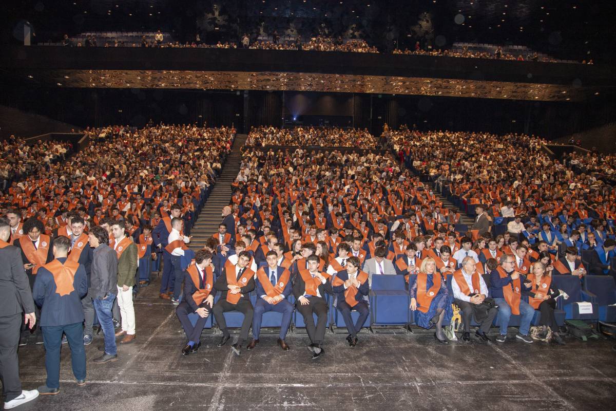 L’Eseiaat gradua 1.010 nous enginyers i enginyeres en l’acte més multitudinari del país pel sector