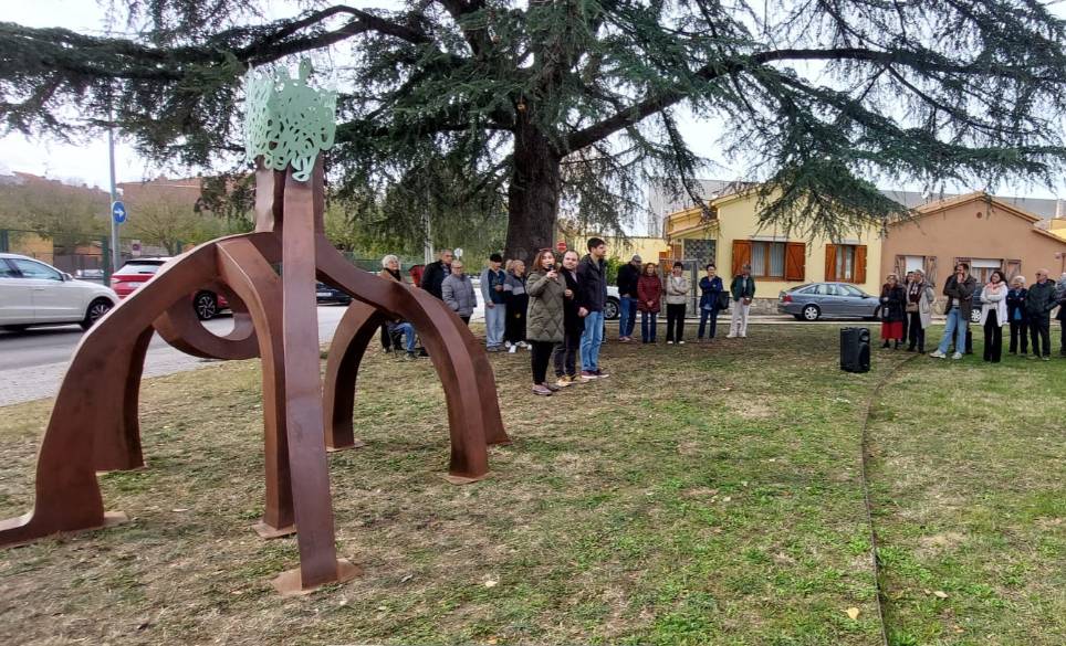 Sant Celoni inaugura nova escultura en una plaça de la vila