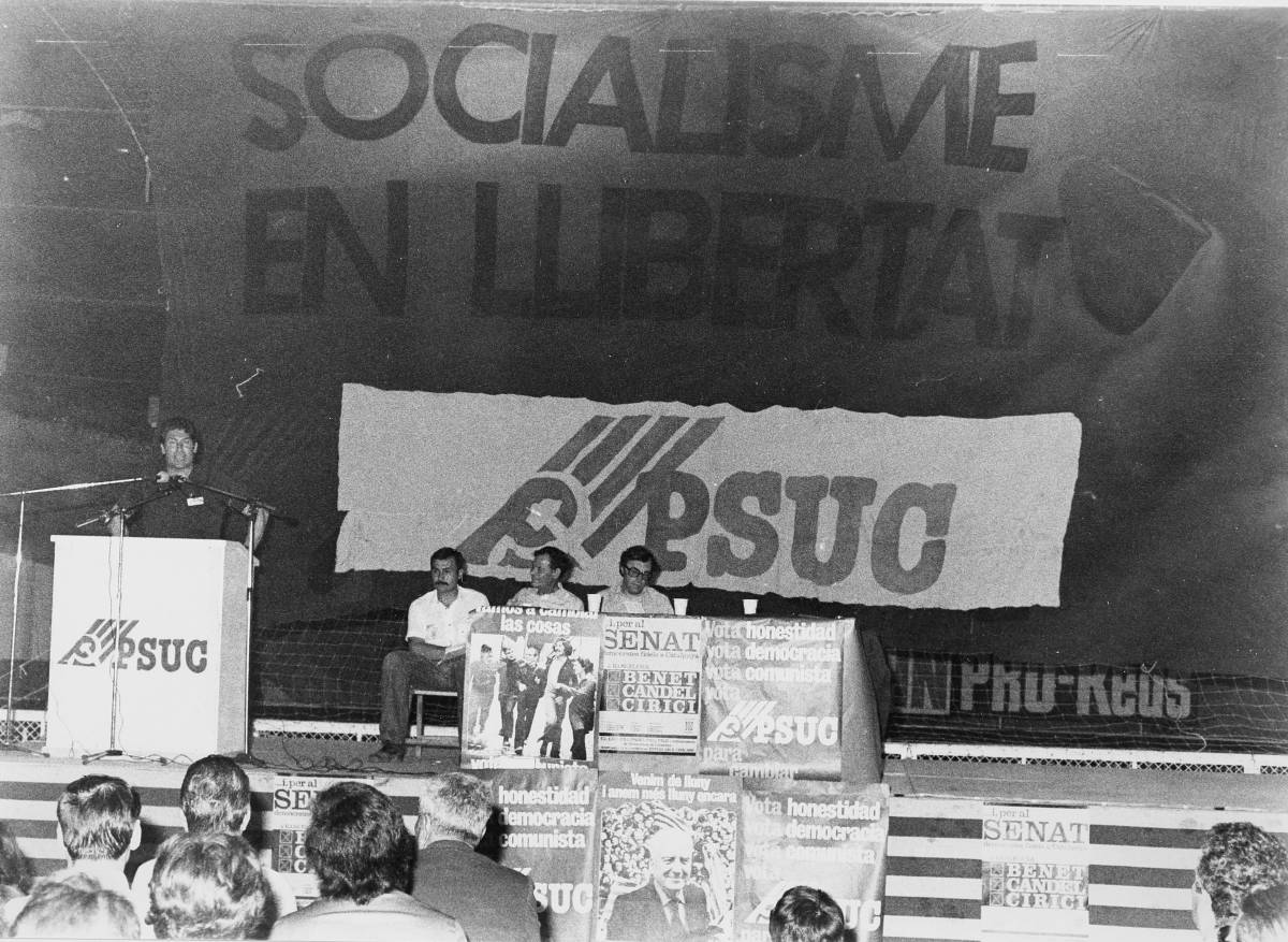 Míting del PSUC al Pavelló Municipal d`Esports per les eleccions generals espanyoles del 1977. Participants Francisco Trives i Celestino Sánchez. Sabadell - Andreu Segura / Arxiu Històric de Sabadell Míting del PSUC al Pavelló Municipal d`Esports per les eleccions generals espanyoles del 1977. Participants Francisco Trives i Celestino Sánchez. Sabadell