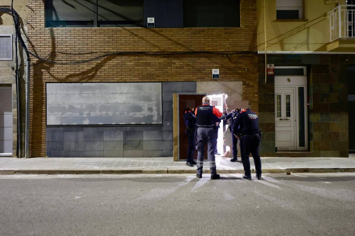 Aturen l'intent d'ocupació d'un bloc de pisos de Sabadell