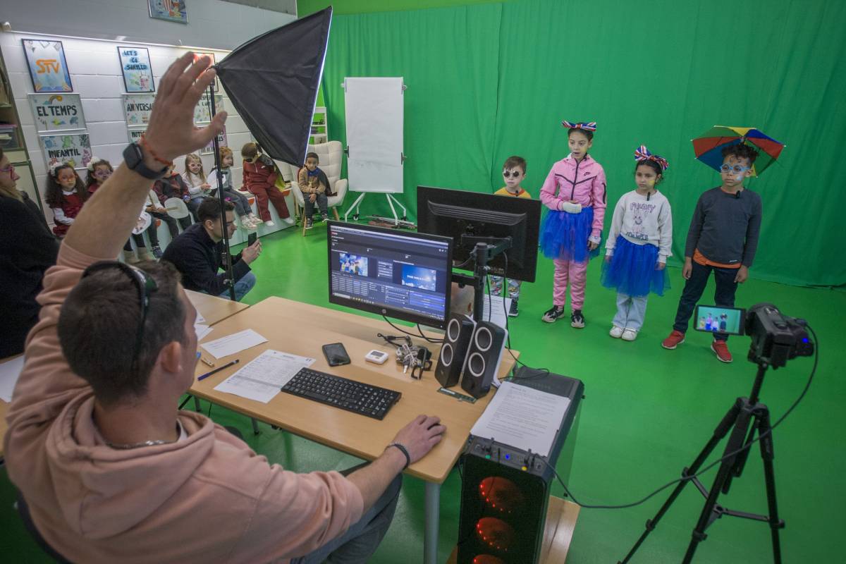 El col·legi que forma els futurs Xavi Coral: "La SantLlo TV és escola"