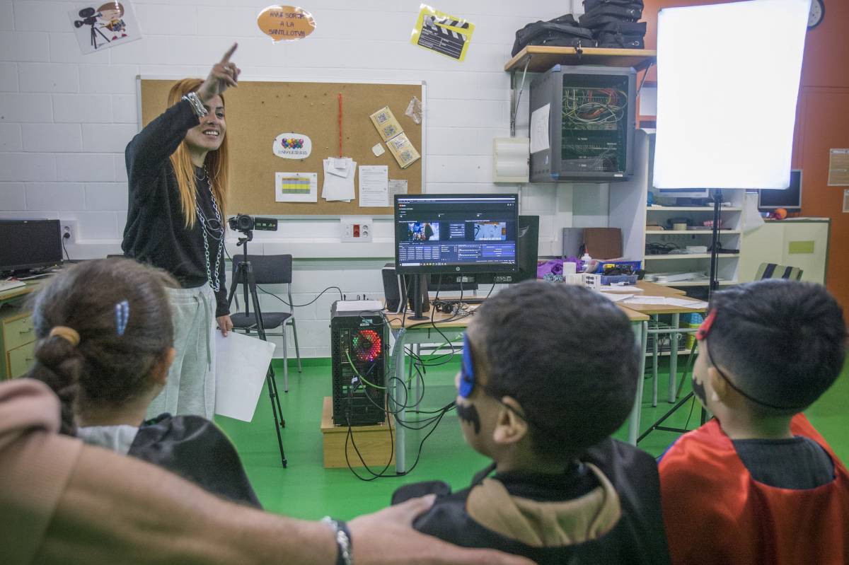 L`últim repàs del guió abans d`entrar en directe - Nebridi Aróztegui L`últim repàs del guió abans d`entrar en directe