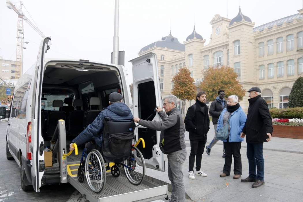 Aspid destapa el caos accessible als autobusos i trens de Ponent