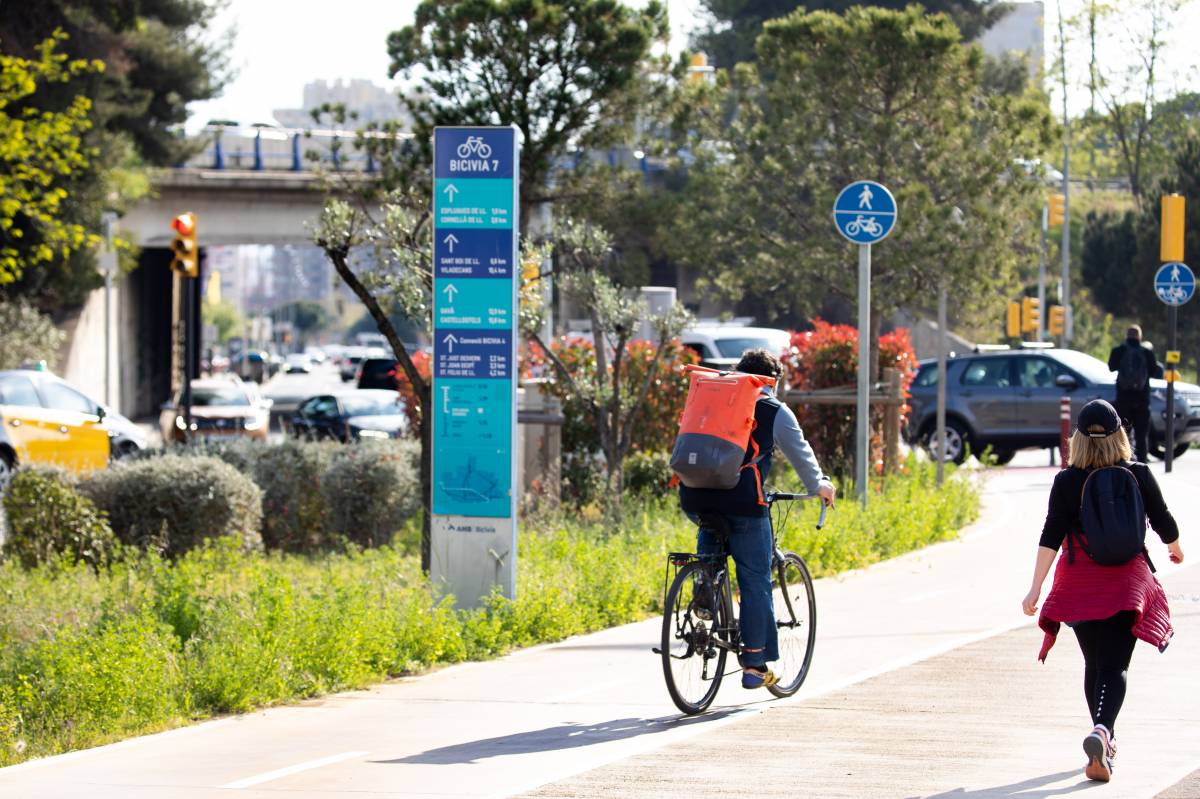 La Bicivia permet recórrer l'àrea metropolitana en bicicleta de forma segura - AMB