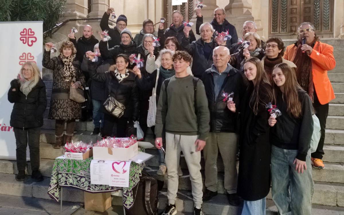 Càritas Manresa presenta la campanya Cors Solidaris amb Pep Callau a la plaça Neus Català