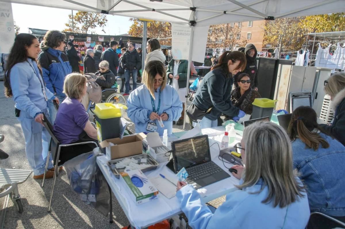El punt de vacunació sense cita prèvia al Mercadal Martí l`Humà - Nebridi Aróztegui El punt de vacunació sense cita prèvia al Mercadal Martí l`Humà