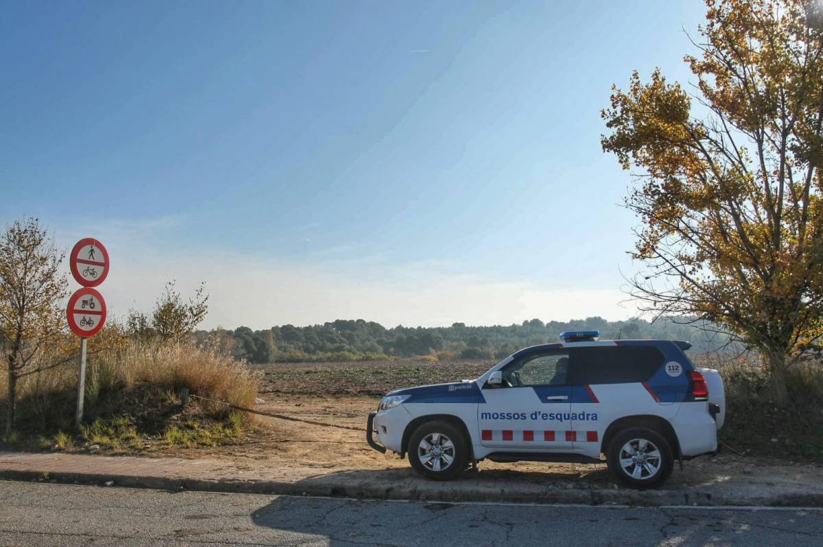 Mossos d'Esquadra vigilant a l'entorn de la benzinera del km-17 - Nebridi Aróztegui