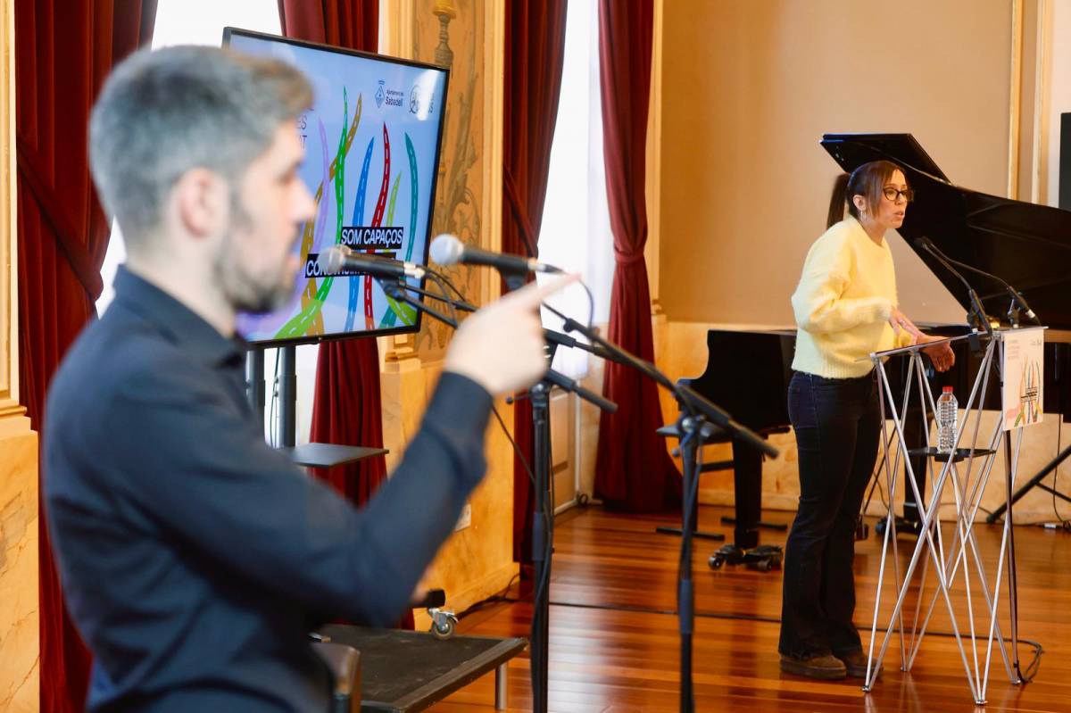 Marta Farrés, l`alcaldessa de Sabadell fent unes declaracions a l`acte de tancament del programa - Juanma Peláez Marta Farrés, l`alcaldessa de Sabadell fent unes declaracions a l`acte de tancament del programa