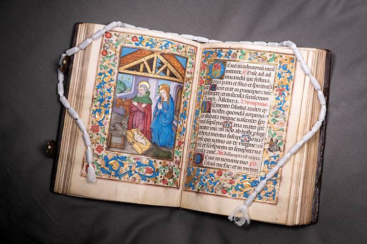 Catalunya recupera un llibre centenari de luxe d'un antiquari suís