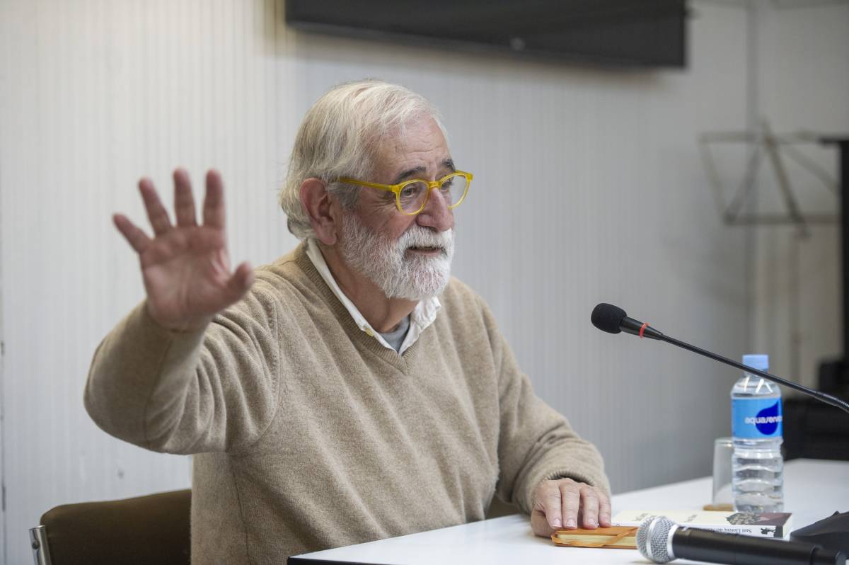 Moment de la ponència de l`escriptor - Alberto Tallón Moment de la ponència de l`escriptor