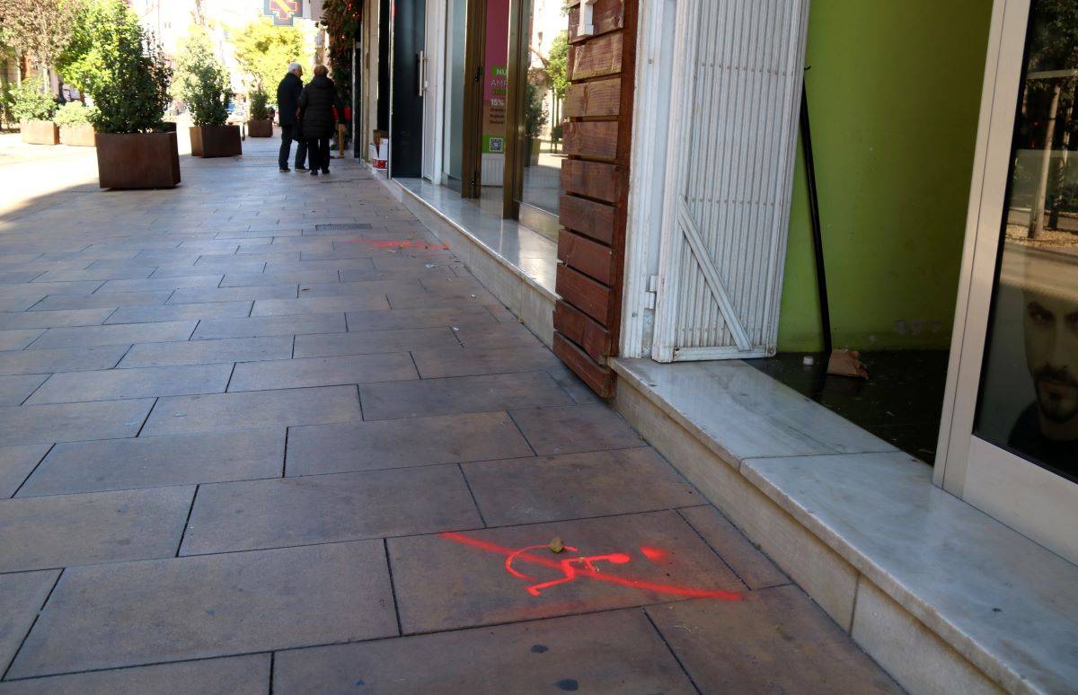 Els comerços de Tortosa es desperten amb pintades per no tenir accessos adaptats
