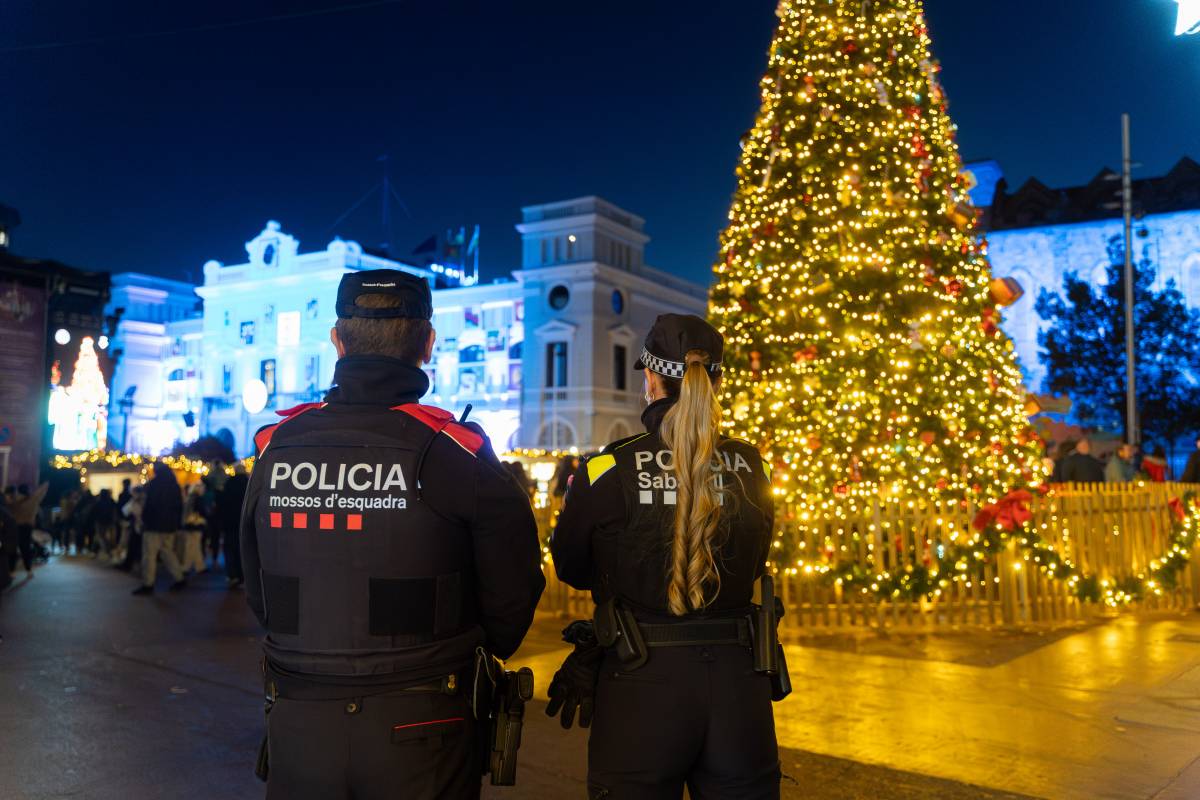 Agents de Mossos i Policia Municipal, per Nadal, a Sabadell - David Chao