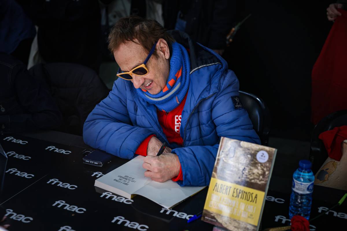 Albert Espinosa, creador de «Polseres Vermelles», torna a tenir càncer